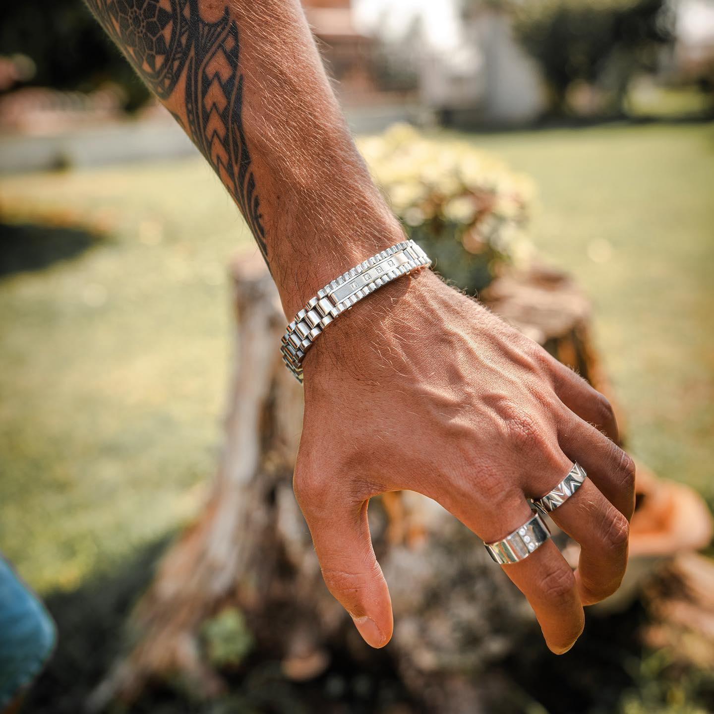 Men's Gold Bangle Bracelets - MANIQUE
